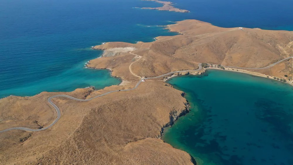 Noleggia un'auto sulle strade di Astypalaia 