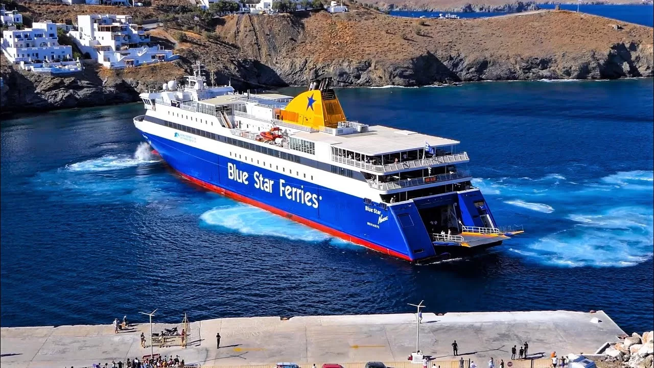 Άφιξη πλοίου στο λιμάνι της Αστυπάλαιας