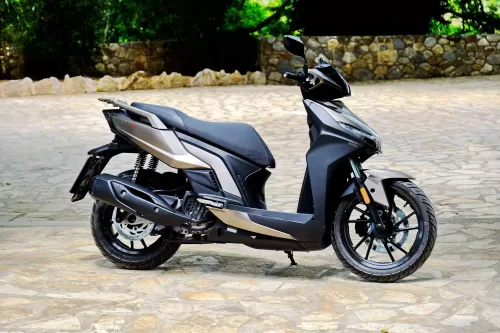 125cc σκούτερ kimco-agility-125s, διαθέσιμο για ενοικίαση από την Yalos Rent a Car.